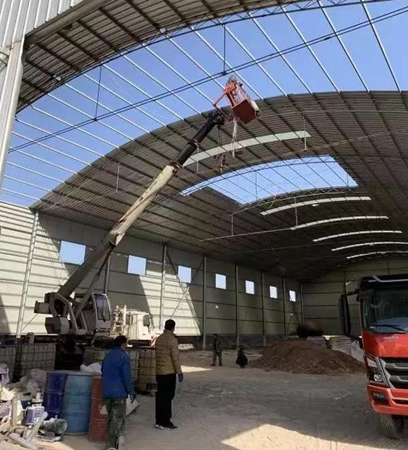 河南新乡小块村2000平方左右钢结构厂房拆除工作顺利进行