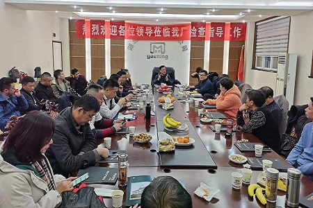 商会“会员一家亲”活动走进湖北友宁门业