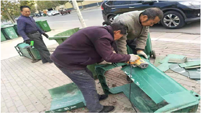 河南新乡：扶贫公益岗开启垃圾桶美颜新模式