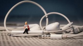 “耳朵经济”背后是精神陪伴的需求