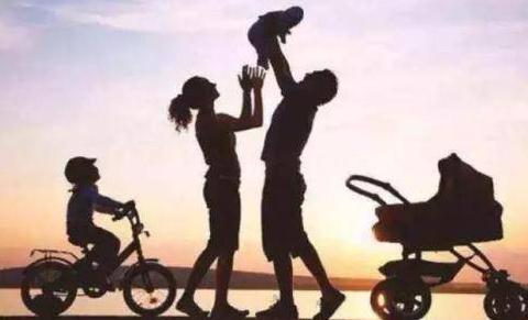 青春期“老大”遭遇二孩 冲突升级？还是亲子关系缓和剂？