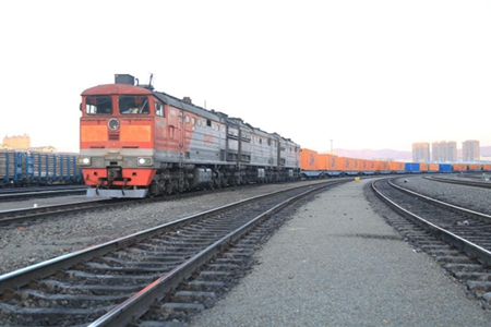 绥芬河铁路口岸进出口运量突破历史记录
