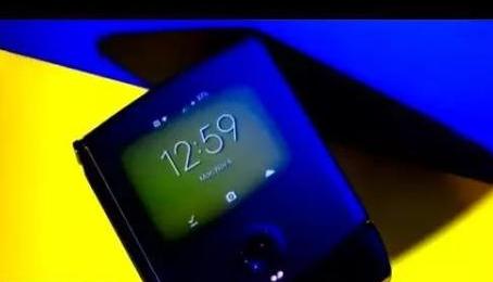 折叠屏手机明年或爆发！长得像翻盖机，你会买吗？