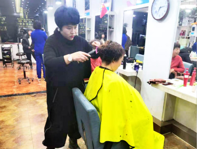 河南辉县徐霞“人美心善 大爱无疆”