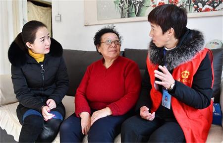 精彩瞬间永恒记忆 青海道远为社区老人免费拍新年照