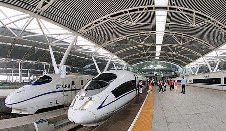 高铁站里热心的铁路“安达”