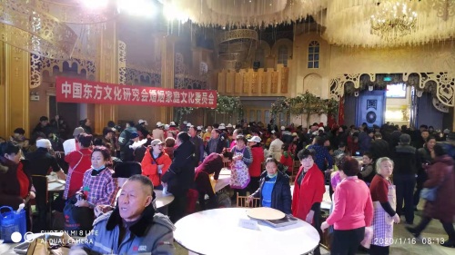 千余人包饺子送爱心，廿五年持续场面壮观