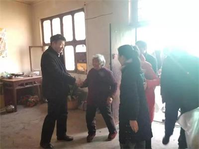 河南新乡：走访慰问暖人心 嘘寒问暖见真情