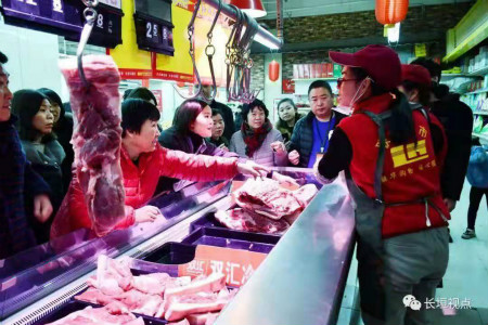 辉县、长垣两地政府实施便民举措：让群众快快乐乐过新年