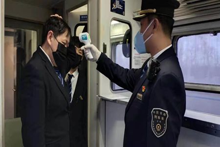 疫情动态| 沈阳客运段客运四队抗击新型冠状病毒工作细致周到受到旅客称赞