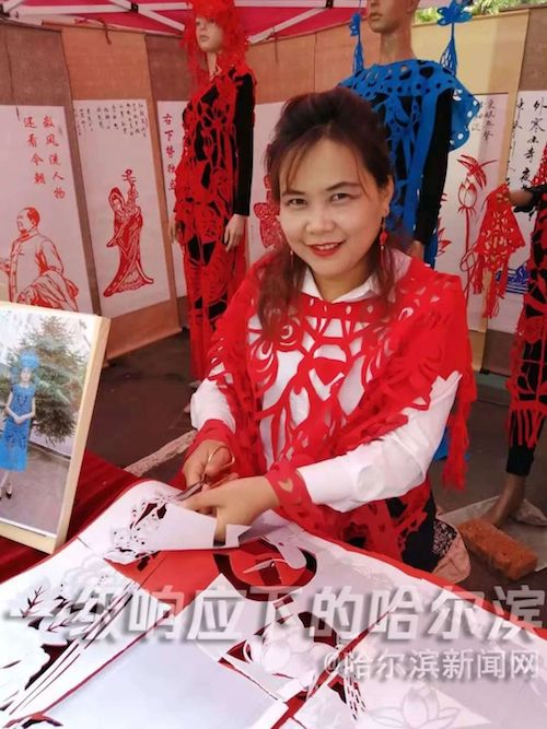 疫情动态| 呼兰女教师的朋友圈火了，用剪纸神还原新闻现场为抗疫“逆行者”点赞