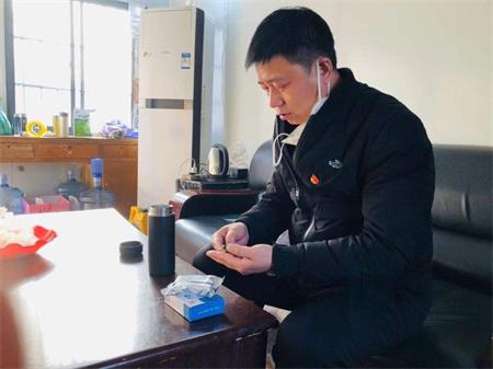 疫情动态| 村支书坚守卡点不退缩 活学活用网格化管理制度全区推广