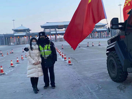 温情！来自冰城战“疫”前线最美婚纱照