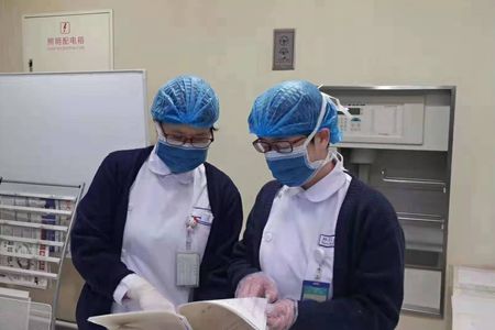 夫妻奋战新冠状疫情第一线