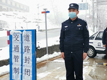 疫情动态|海南民警返鄂探亲 投身家乡一线抗“疫”