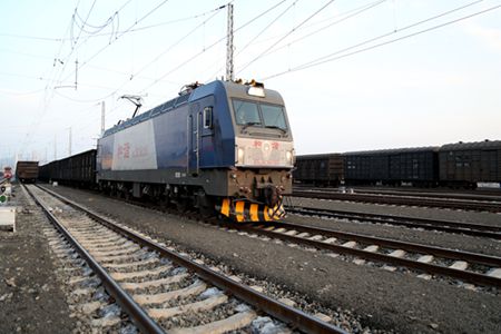 绥芬河铁路口岸站为服务春耕当好运输队