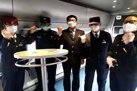 不忘初心与使命 坚守疫情防控一线 ——记大连客运段动车三队乘务三组