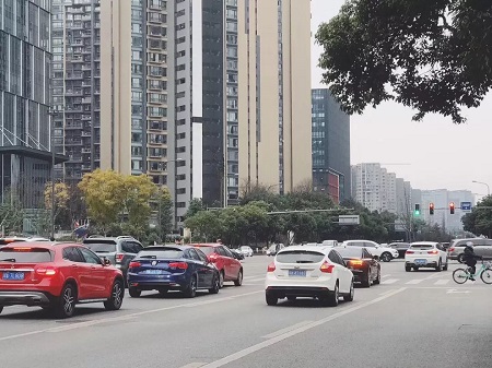 朋友圈奔走相告：北京、成都堵车了！