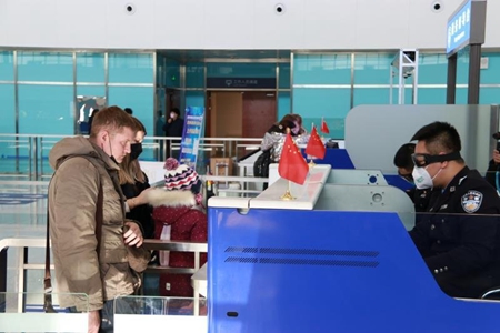 绥芬河出入境边防检查站奋勇&ldquo;战疫&rdquo;守初心