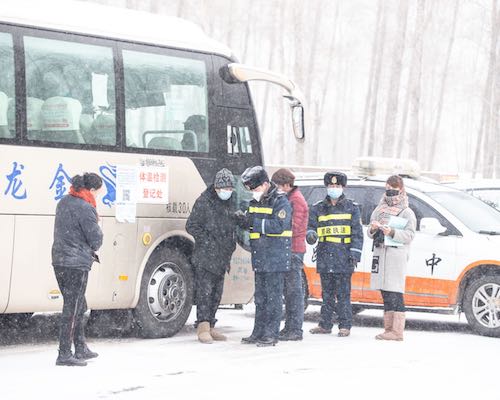 黑龙江省龙江县：风雪中坚守 困难前担当