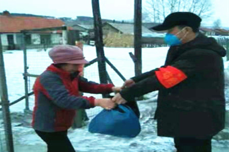 七台河茄子河区:战“疫”一线涌动“代购员”