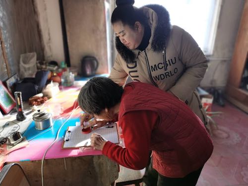 “战疫先锋”吕凤玲 辖区群众主心骨