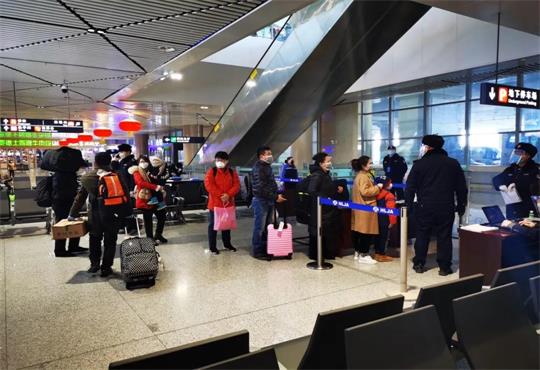 肩挑使命勇担当，为民筑起“防疫墙”