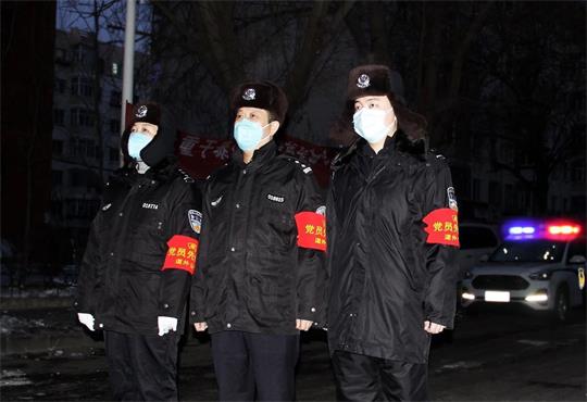 镜头下的战“疫”英雄