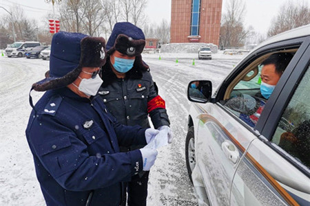 交警张喜军:坚守防疫一线 用行动诠释忠诚