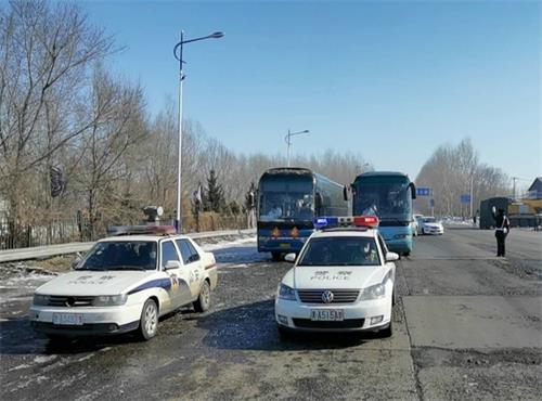 保生产、护转运、强服务 冰城交警为务工人员返岗强力护航