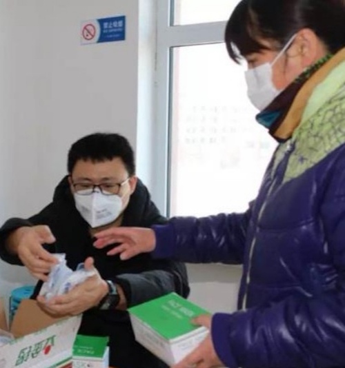 黑龙江省绥滨县：组工干部冲在前 下沉“疫”线显担当