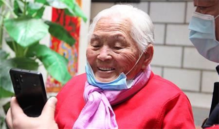 河南老人百岁生日拒摆寿宴 省下钱购买物资支援抗疫