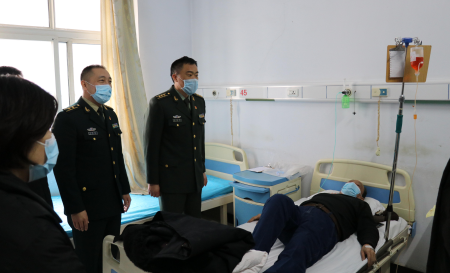 前方打胜仗，后方是靠山 - 河南新乡市红旗区军地联合走访慰问援鄂医护人员家属