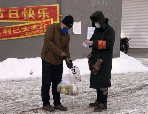 齐齐哈尔市富拉尔基区居民志愿者助力社区战“疫”情