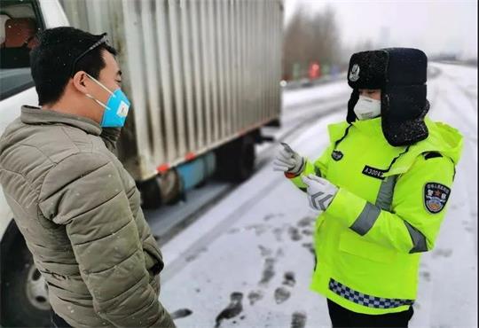 奉献在抗疫一线的冰城车管“小花”