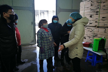 绥芬河疾控中心对全市重点场所和复工复产企业现场督查疫情防控措施