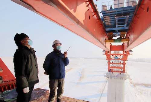 黑龙江：牡佳铁路七标项目部复工后完成首片箱梁架设