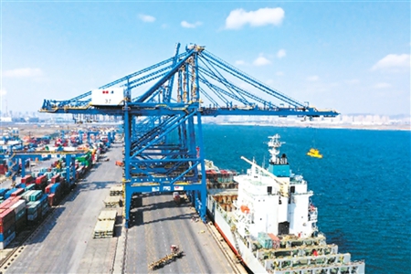 大连口岸今年首条新增集装箱航线开通