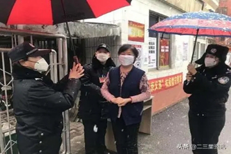 沈阳六千警力把守开放小区门口，市民衷心表达感激