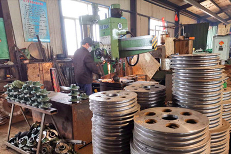 鹤岗市农机企业按规复产 开足马力确保春耕