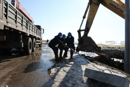 国网鹤岗供电公司“春耕保供电服务队”深入田间地头点对点服务