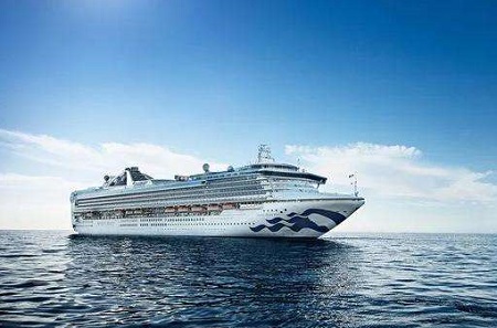 “至尊公主”号尚未靠岸 通过直升机运送防护物资