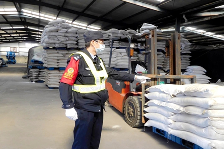 大连铁警多管齐下确保抗疫物资安全运行