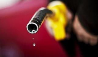 国内油价周二或迎下调 有望重返5元时代