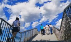 北京气温飙升至近期高点 明日冲击20℃大关