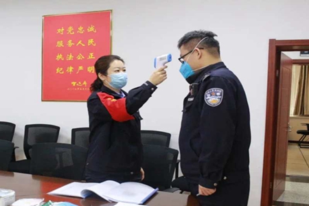 警徽下携手&ldquo;战役情&rdquo;夫妇并肩 &ldquo;向逆行