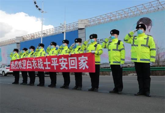 援鄂战疫英雄凯旋冰城交警最高礼仪硬核护航