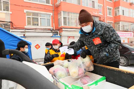 蒋策：走在最前面 冲在第一线