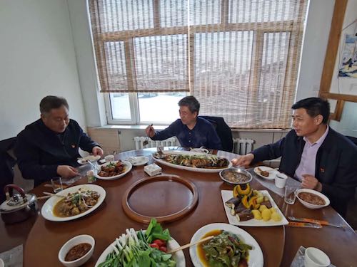 带头消费促招商 铁锋区委书记陈宝柱、区长张洪义请客，一顿饭唠出15个亿！