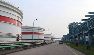 低油价刺激企业囤油：还想抢油？但油罐放不下了